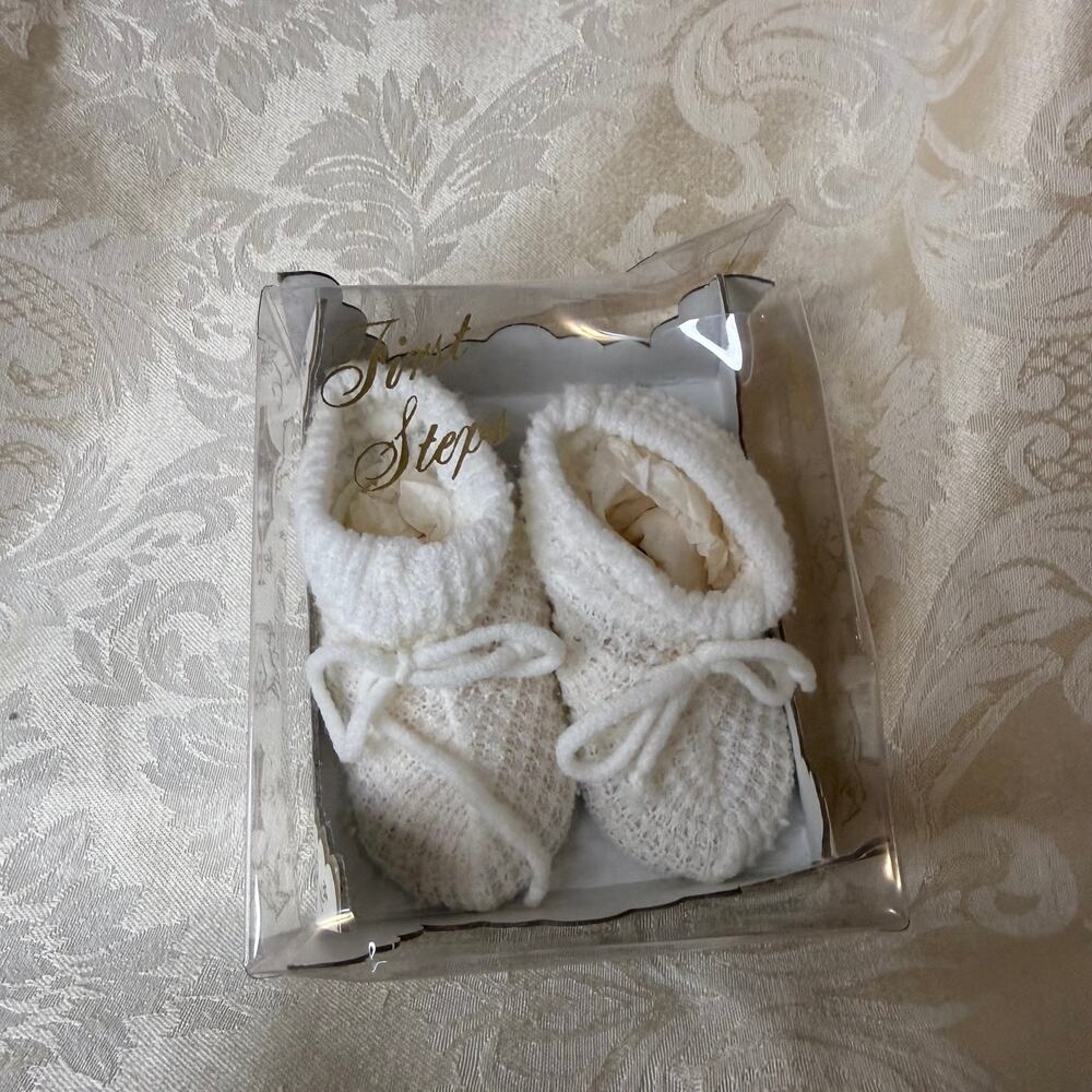 Vintage Baby Booties White Knit First Steps Gift Box Newborn 0-3M